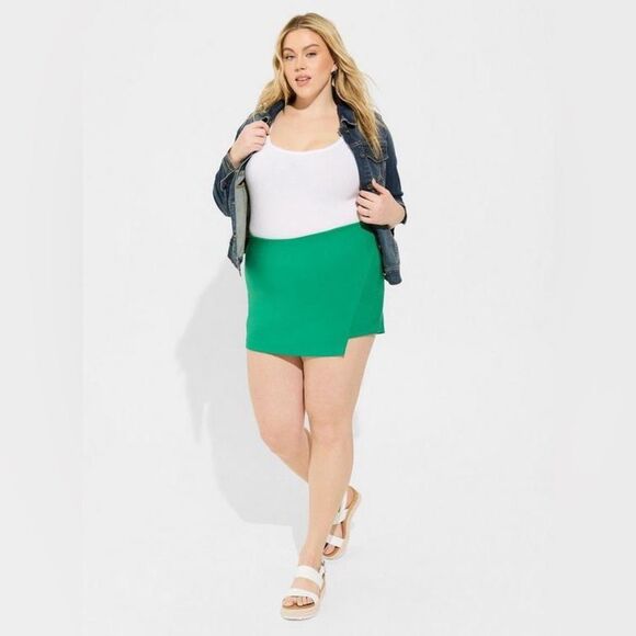 Torrid Women’s NWT’s Plus Size 3.5 Inch Pull-On High-Rise Asymmetrical Skort 5X - Picture 3 of 11